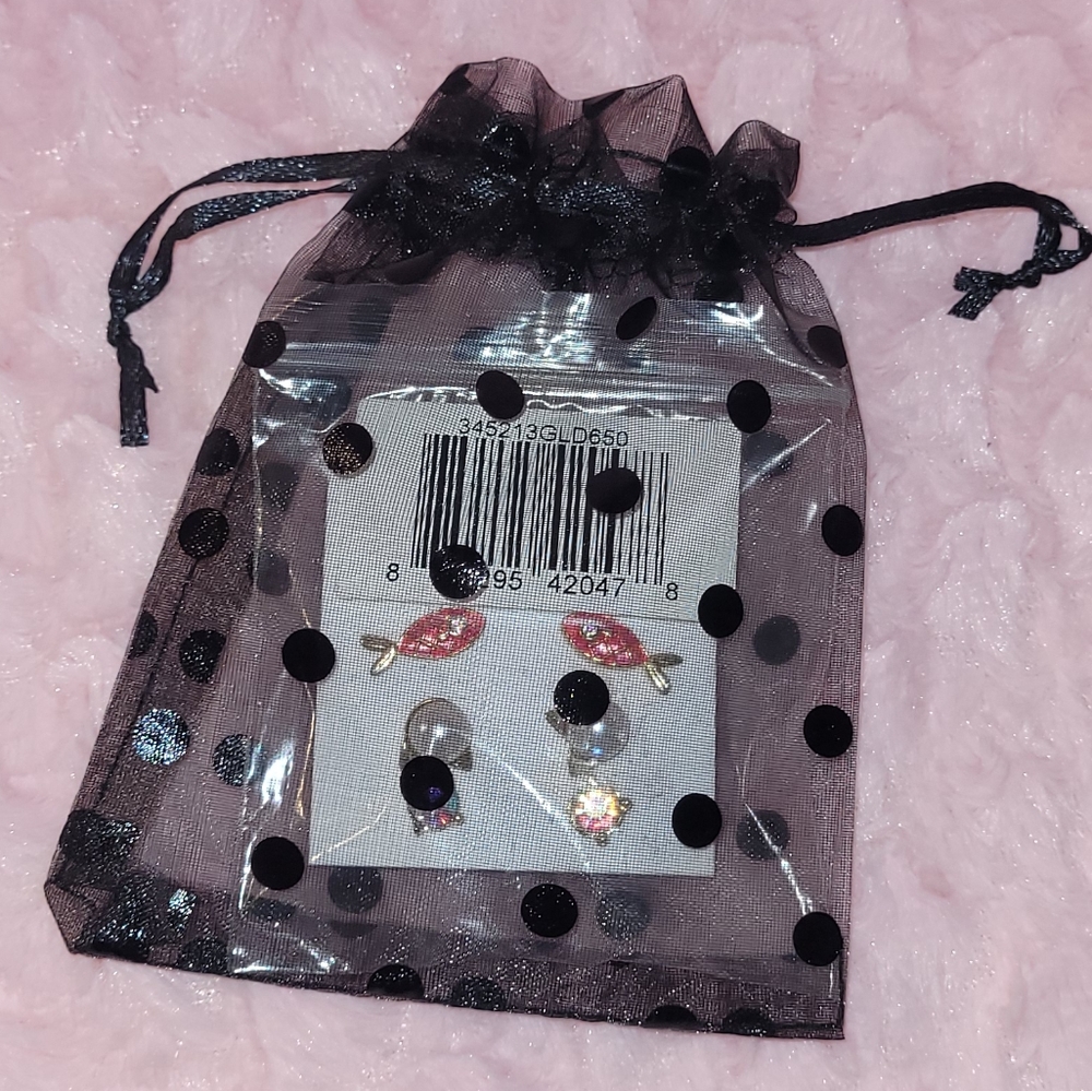Betsey Johnson 3-pair earring set. - Picture 4 of 15